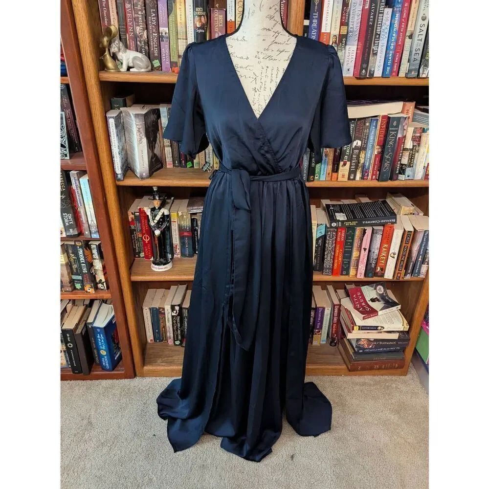 NWOT Baltic Born Women's Medium Black Belted Slip Dress Nightgown Robe
